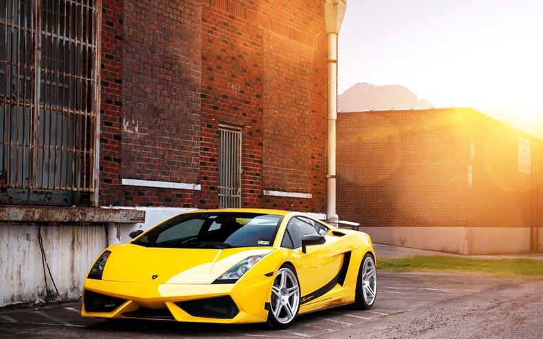 Yellow_Lamborghini_Gallardo_Superleggera.jpg