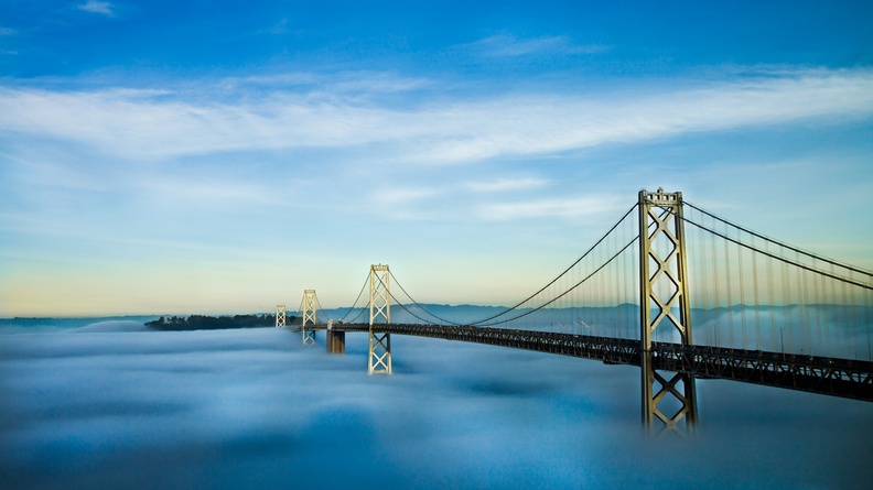 San_Francisco_Golden_Gate_Bridge_Fog.jpg