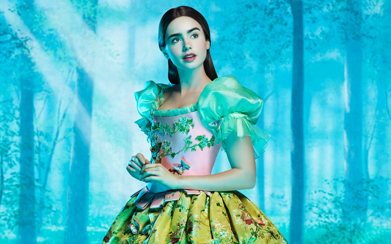 Lily_Collins_As_Snow_White.jpg