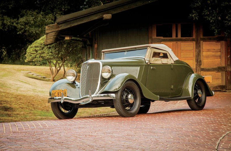 1934_ford_deluxe_roadster.jpg