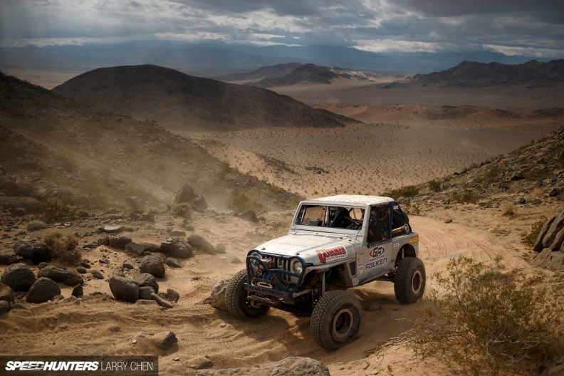 jeep_wrangler_deep_in_the_desert.jpg
