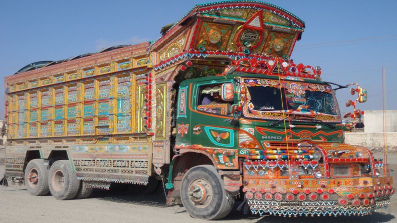 pakistani_truck.jpg