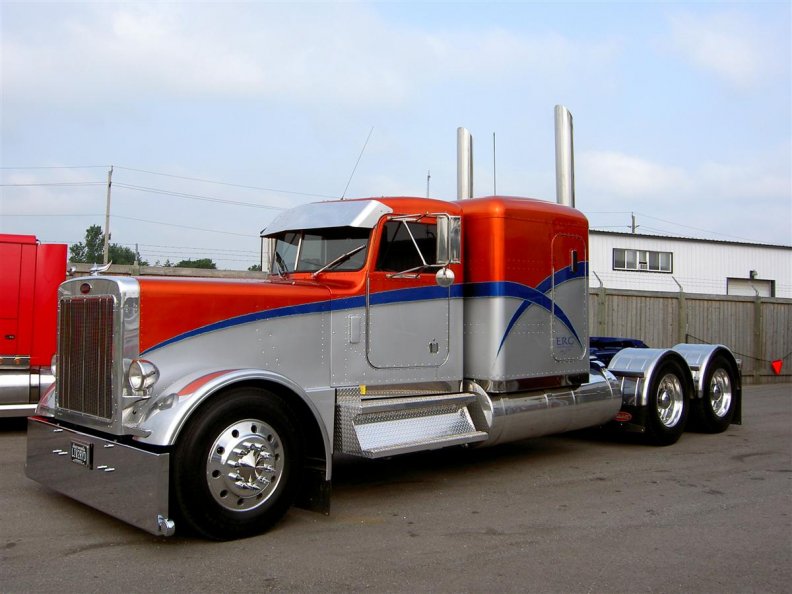 tricked_out_peterbilt.jpg