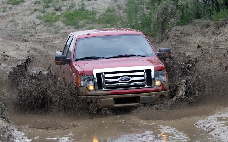 ford_driving_deep_in_the_mud.jpg