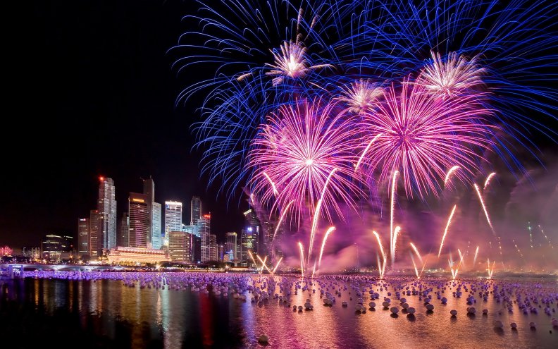 fireworks_over_singapore.jpg