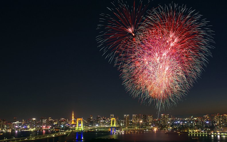 fireworks_over_tokyo.jpg