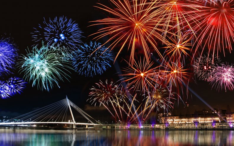 new_years_fireworks_over_city.jpg