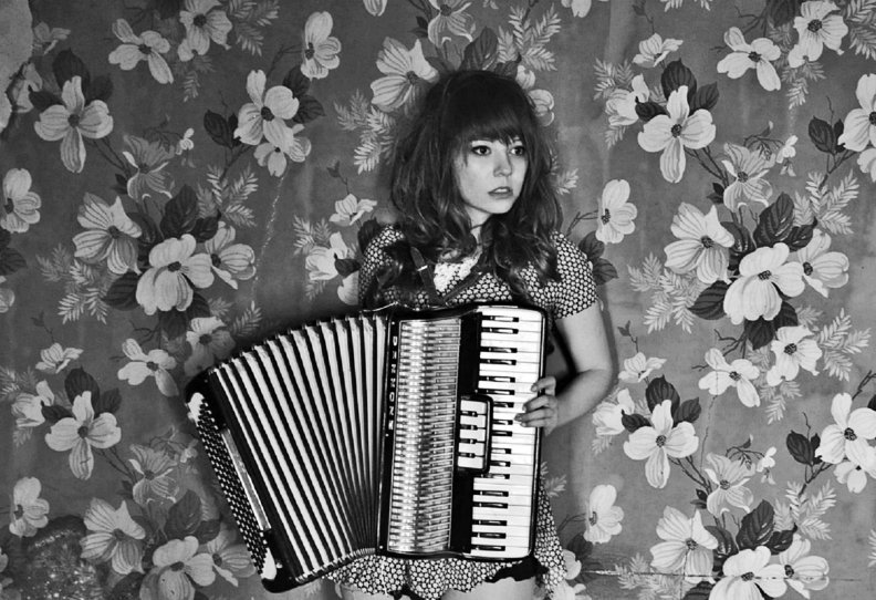 accordion_girl.jpg