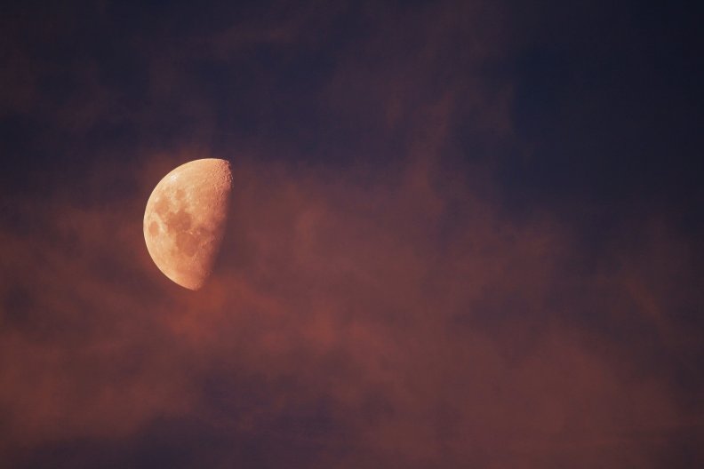 moon_in_smoky_sky.jpg