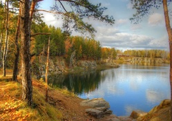 * Lake in autumn forest *