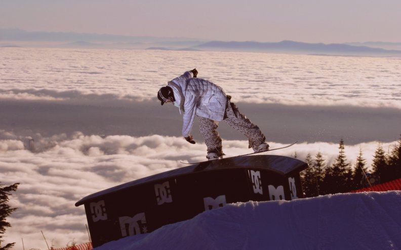 snowboarding_above_the_clouds.jpg
