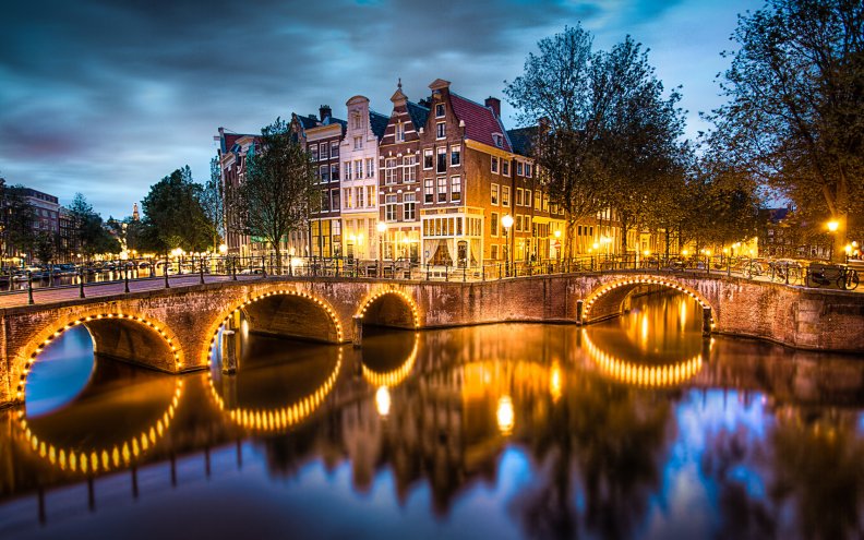 amsterdam_canals_at_night.jpg