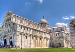 cathedral and leaning tower of pisa hdr