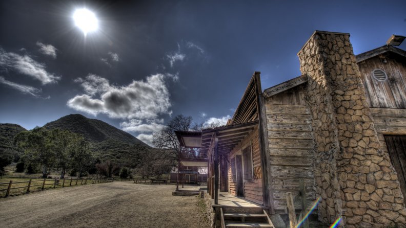 high_noon_in_a_western_town_hdr.jpg