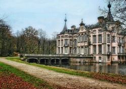gorgeous bridged palace 