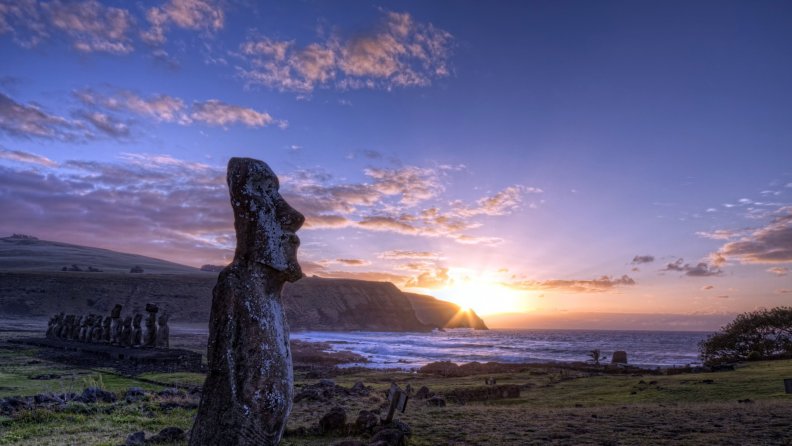 wondrous_moai_figures_on_easter_island.jpg