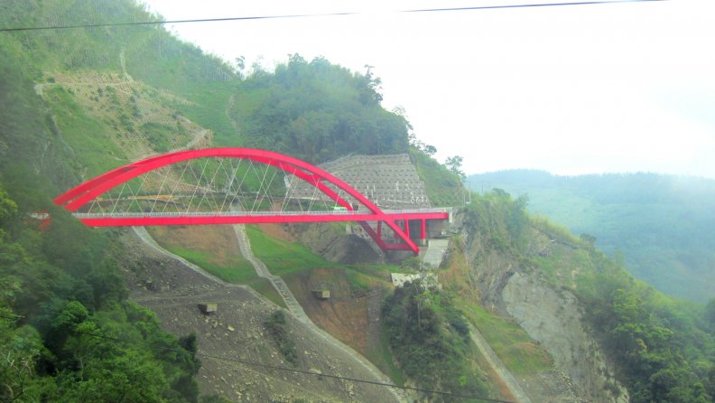 red_bridge_in_the_high_mountain.jpg