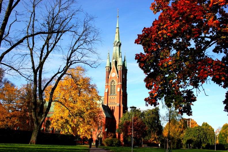 church_in_sweden_autumn.jpg