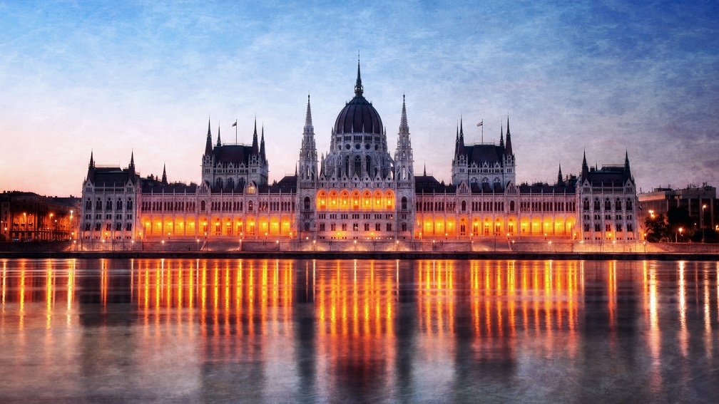 awesome government building in budapest at dusk