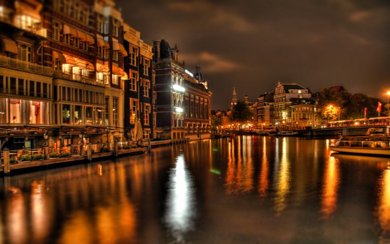 night_in_amsterdam.jpg