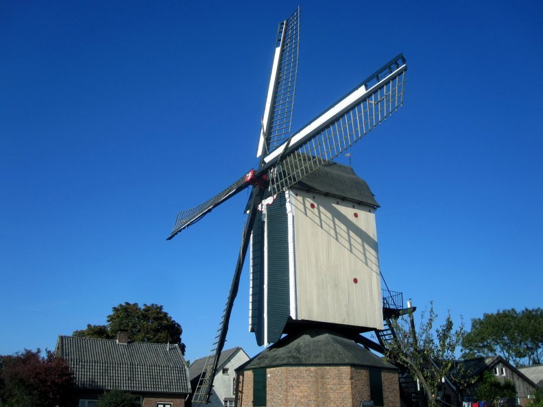 old_windmill_from_the_year_1722.jpg