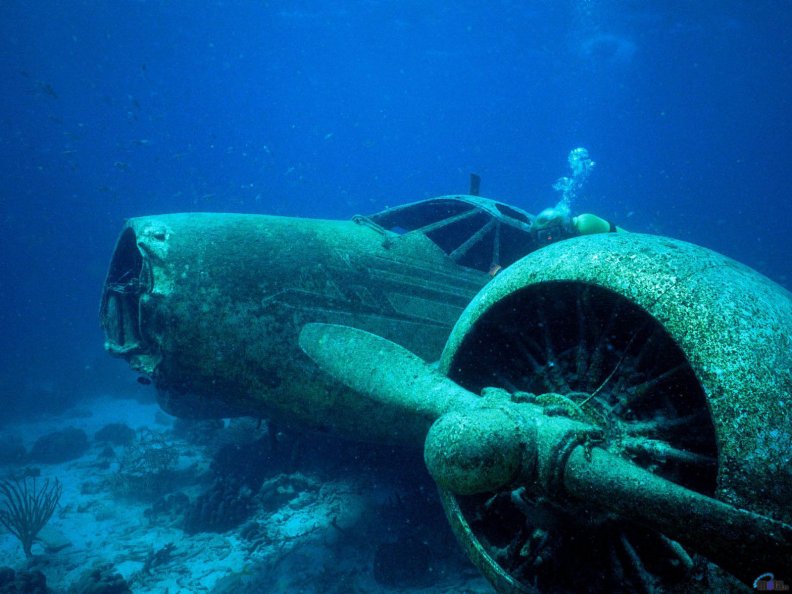 aircraft_underwater.jpg