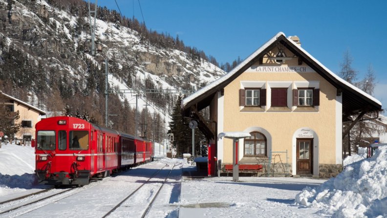 train_in_a_station_in_la_punt_chamues_in_the_swiss_alps.jpg