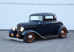1932_Ford_3_Window_Coupe