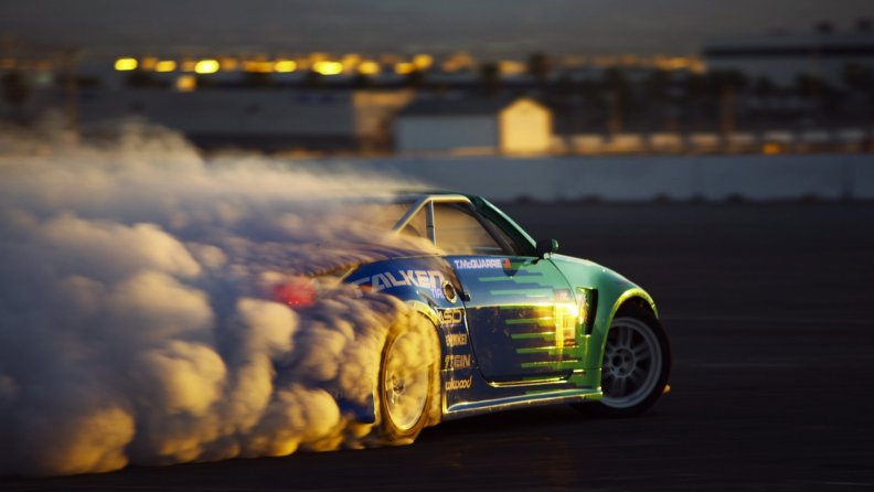 smoke_from_racing_car.jpg