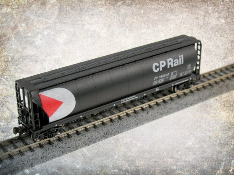 4_bay_cylindrical_hopper_cp_rail_collectible_toy.jpg