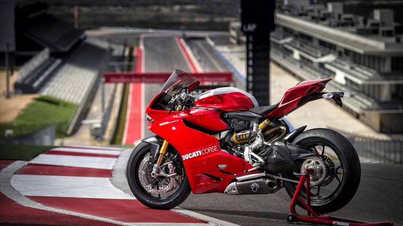 2013_Ducati_Superbike_1199_Panigale_R.jpg