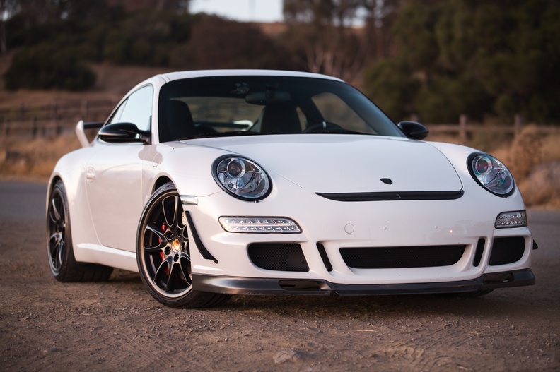 Porsche_GT3_White_Car.jpg