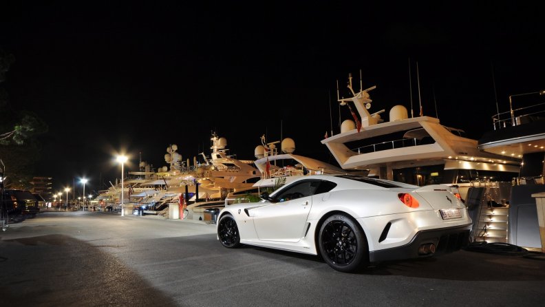 ferrari_gto_in_a_yacht_club_at_night.jpg