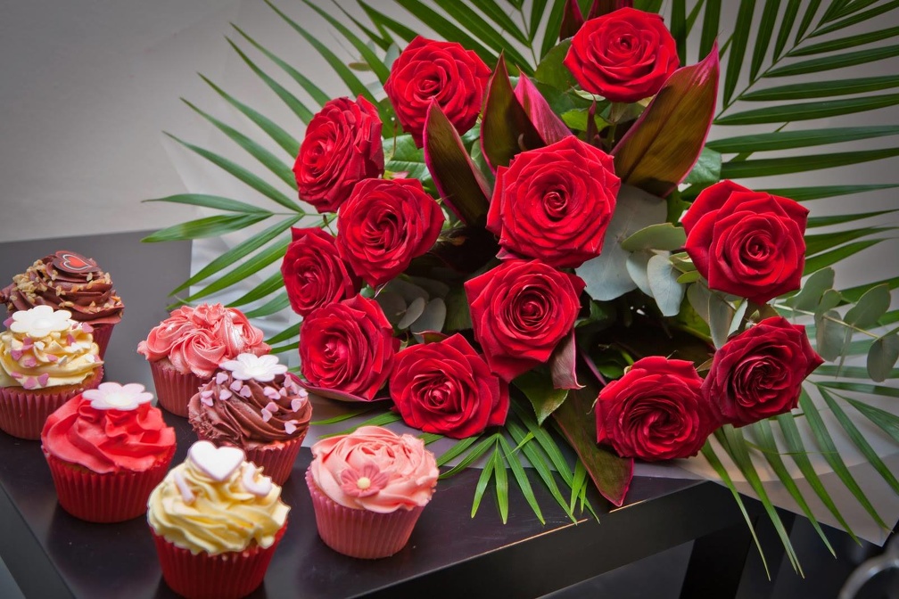 Red Roses and Cupcakes  for my Friends
