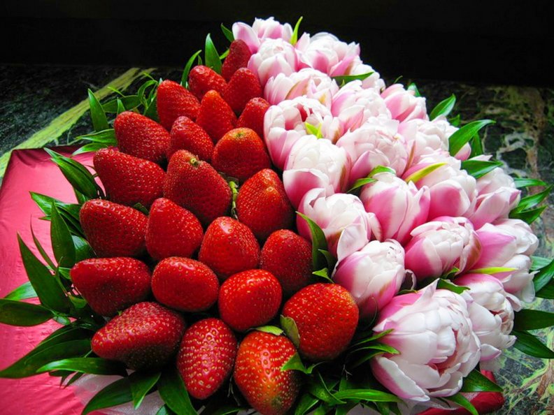 flowers_and_strawberries.jpg