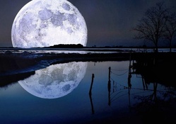 full_moon_reflection