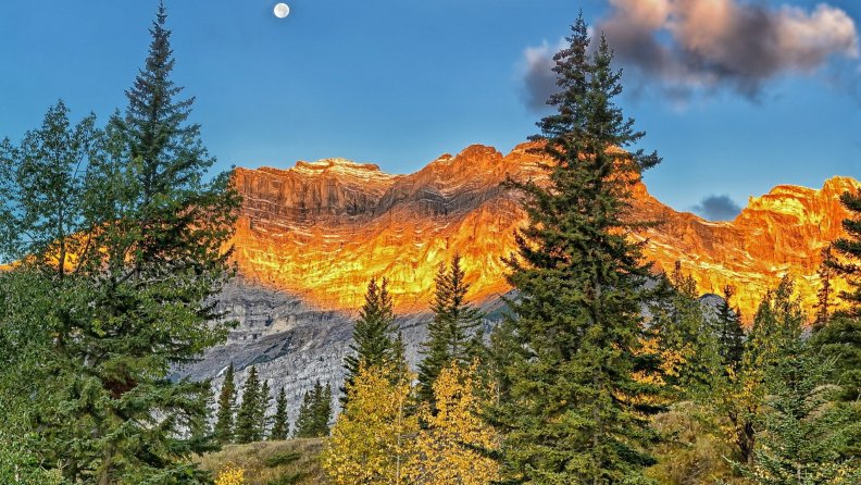 moon_over_majestic_mountain_hdr.jpg