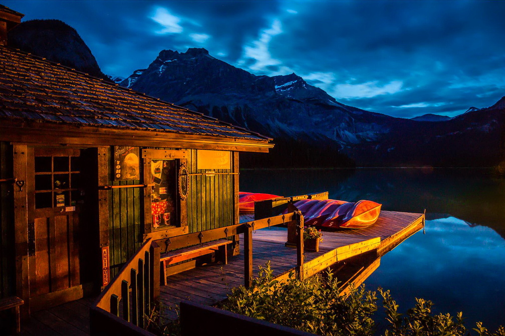 The boat cabin at Emerald lake