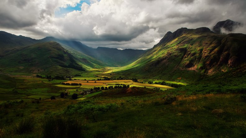 clouds_over_a_marvelous_valley_in_england.jpg