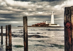st marys lighthouse on an island off england coast