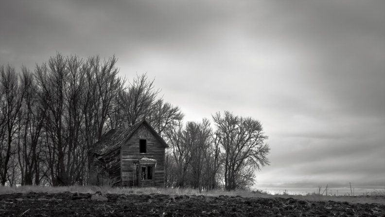 abandoned_wooden_house.jpg
