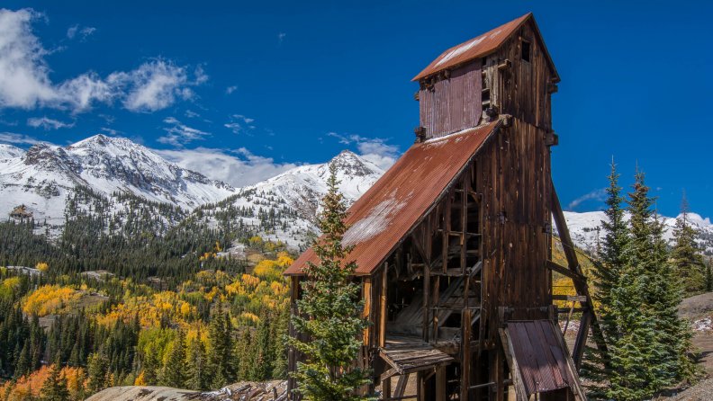 abandoned_mine_in_red_mountain_colorado.jpg
