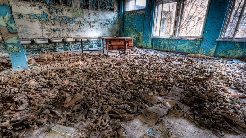 abandoned_building_in_chernobyl_hdr.jpg