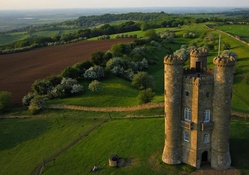 broadway tower in worcestershire england countryside