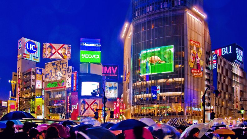 rain_on_a_busy_street_in_tokyo.jpg