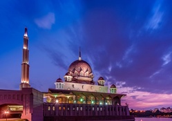 beautiful mosque in putrajaya malaysia
