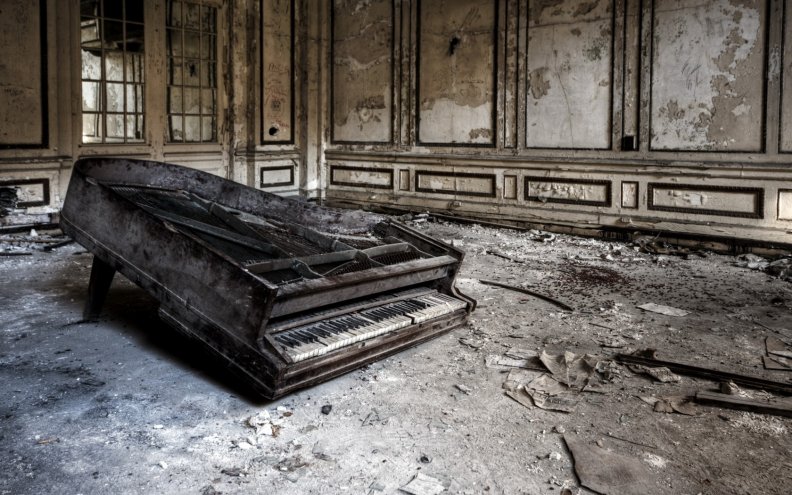 abandoned_piano.jpg