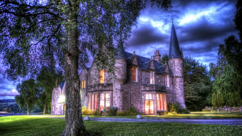 wonderful_bunchrew_house_in_inverness_scotland_hdr.jpg