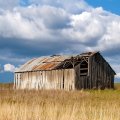 abandoned barn in the plains