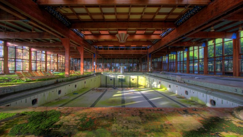 abandoned_covered_pool_hdr.jpg